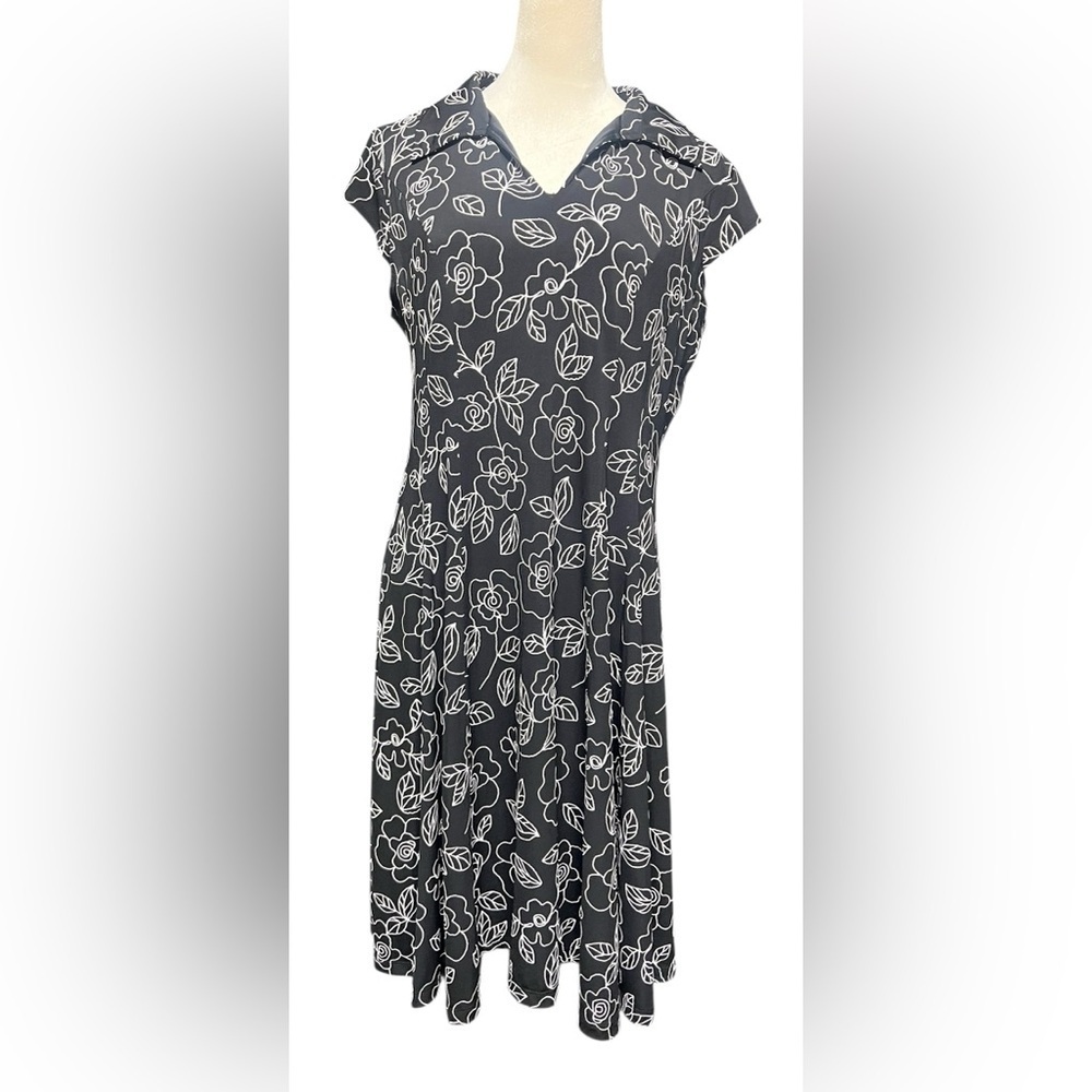 Robbie Bee Floral Midi Dress